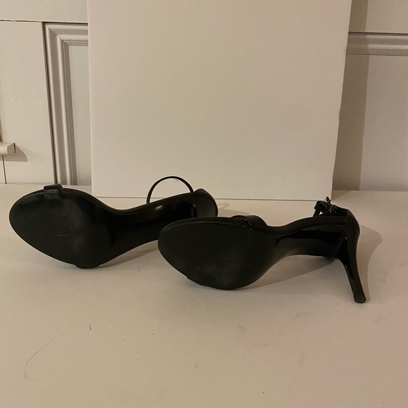 Steve Madden leather strappy heel. - Picture 6 of 6